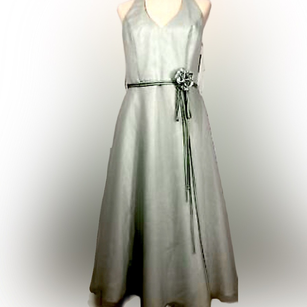 David’s Bridal bridesmaid dress. Hook and snap halter closure.